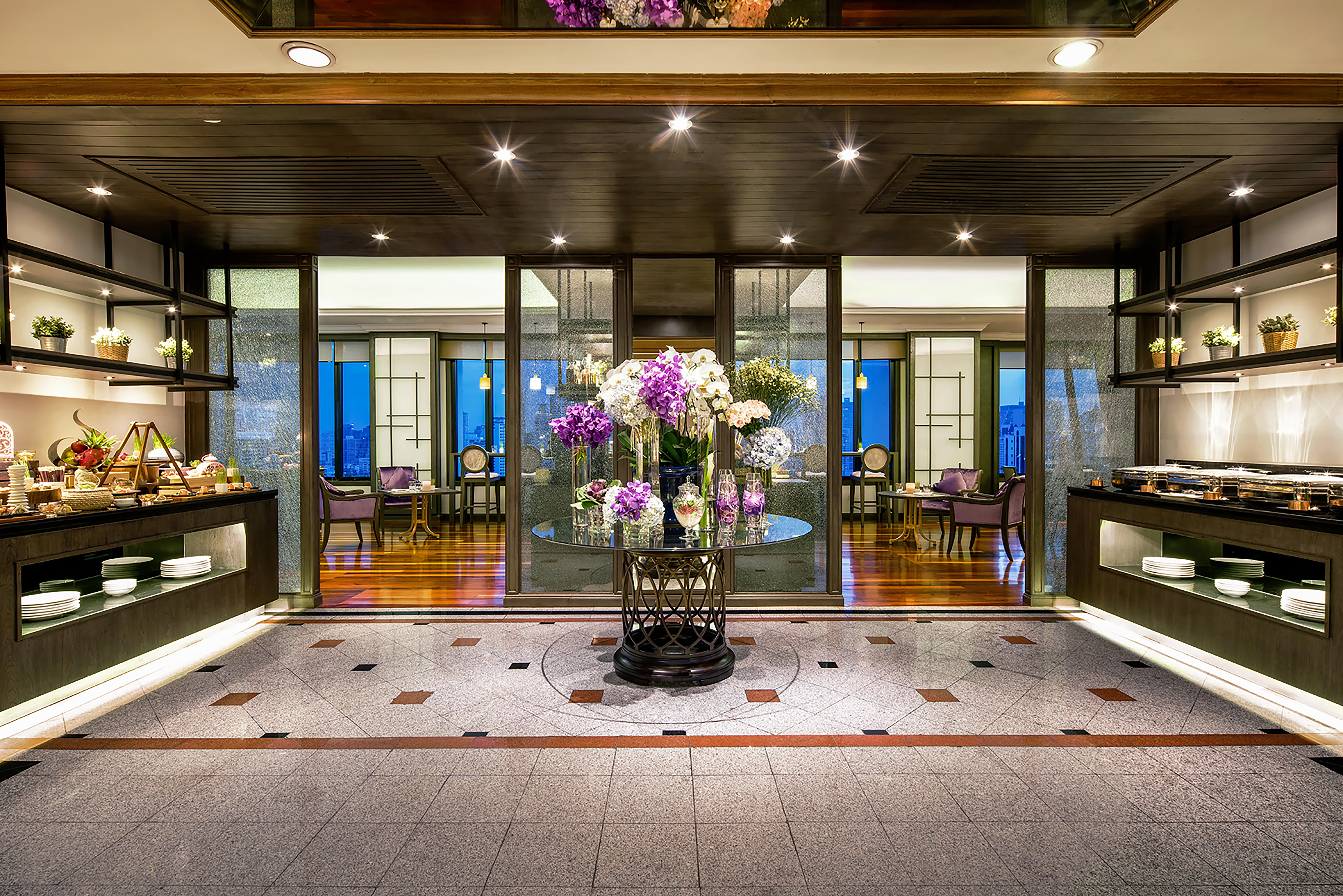 Grand Mercure Bangkok Atrium Exterior foto The lobby of the hotel