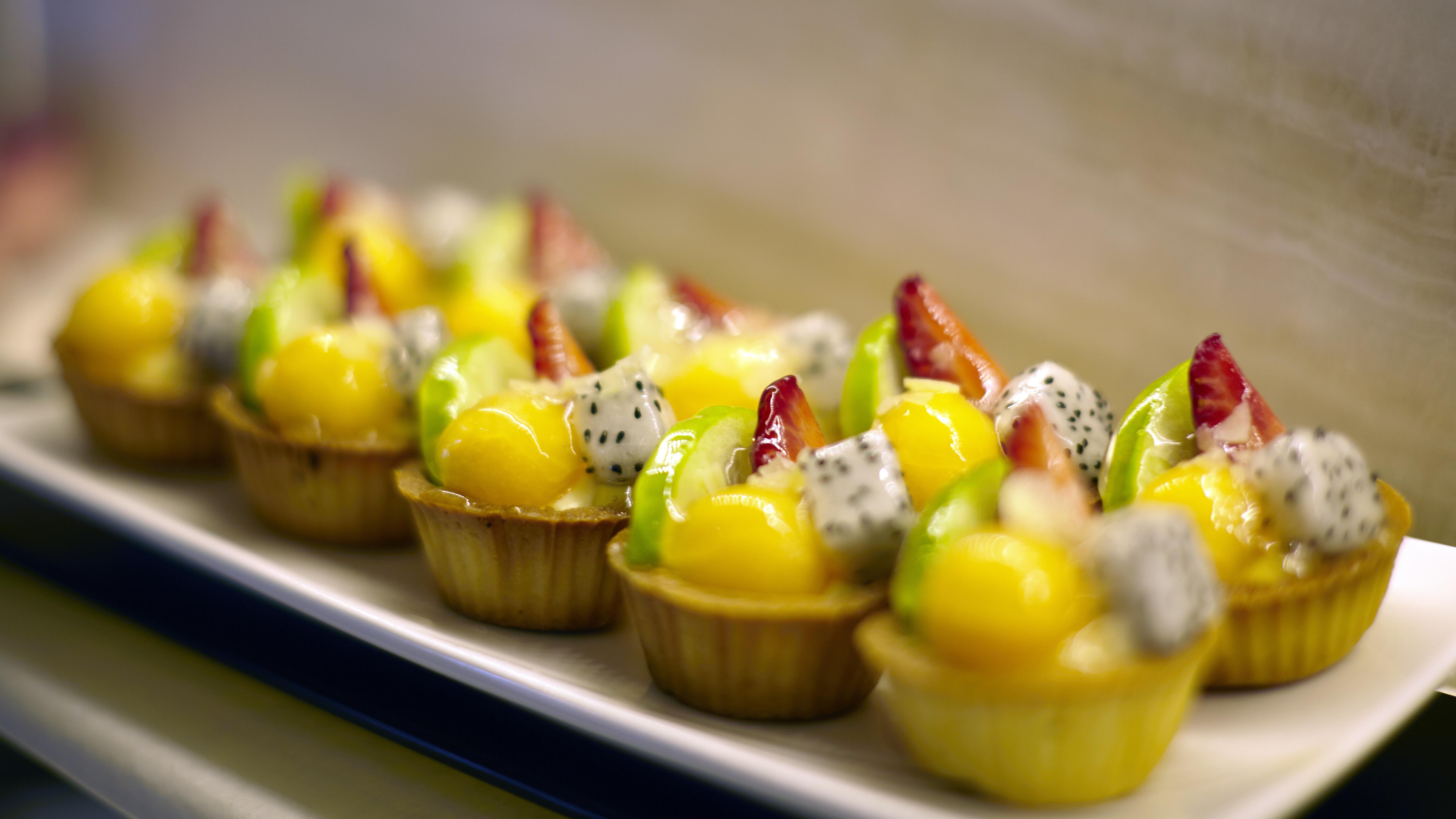 Grand Mercure Bangkok Atrium Exterior foto Fruit tart